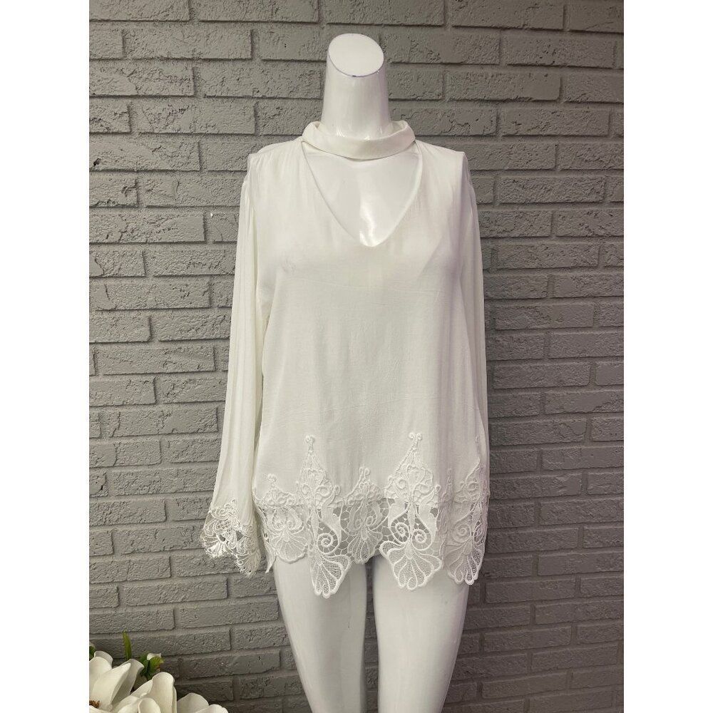 M|2 by Mocha Apparel Women's Choker Style Cut-Out Lace Detail Blouse Size M NWT